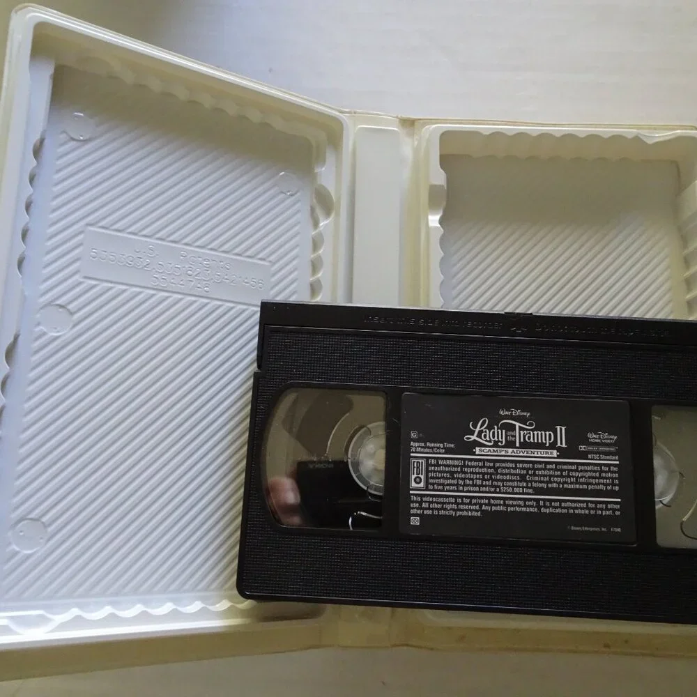 Lady and the Tramp II - Scamp's Adventure - A Walt Disney Picture -VHS Tape 2001